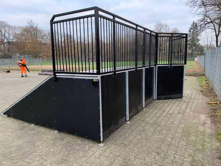 Seitenverkleidung einer Bank